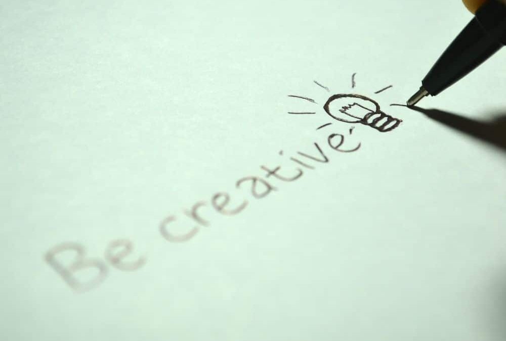 So schreibst du eine unvergessliche Glückwunschkarte zum Schulabschluss inkl. Texten, Sprüchen & Bildern